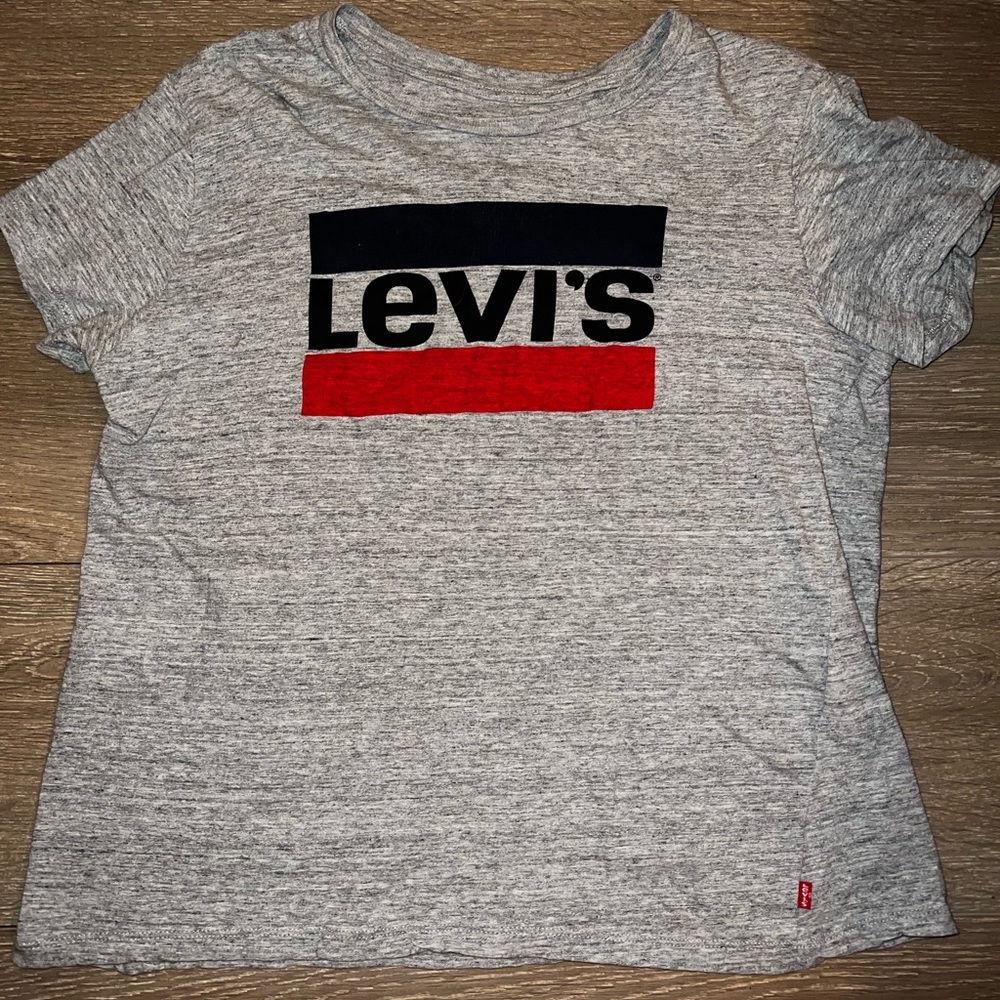 Levi’s t shirt